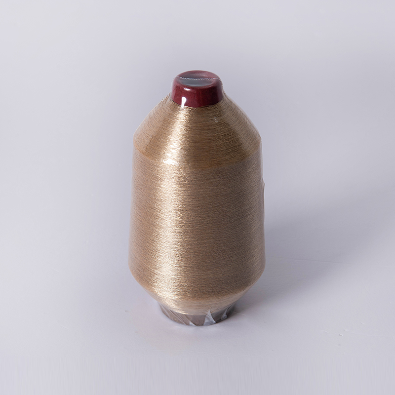 Bagaimana benang bordir logam menambahkan dampak glamor dan visual?