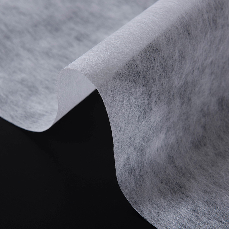 Kain interlining non-anyaman bersulam